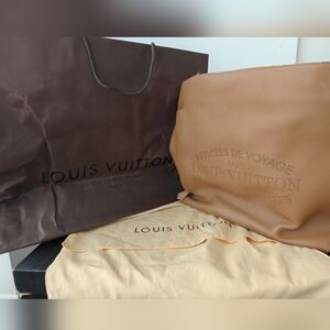 Louis Vuitton Articles de Voyage / Malletier leather pouch–style bag